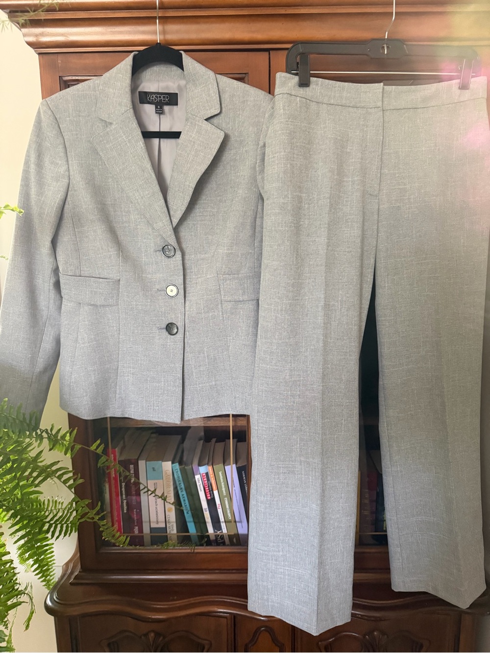 Kasper Light Gray Women's Two-Piece Pant Suit - Tailored Blazer & Straight Pants